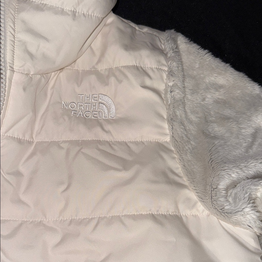 The North Face Kids White Puffer Jacket - Picture 7 of 9